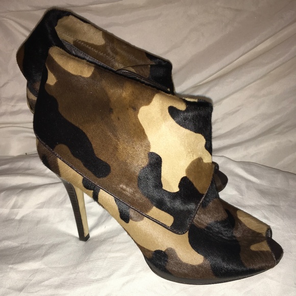 Michael Kors Shoes - 🔥SOLD 🔥 Kors Kendra Camo PeepToe Bootie Heel 10M